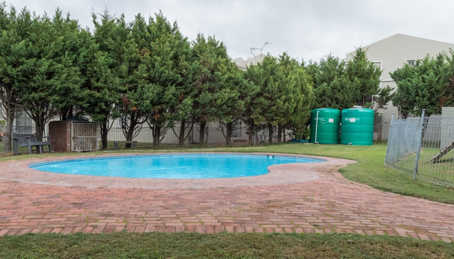 1 Bedroom Property for Sale in Oakglen Western Cape